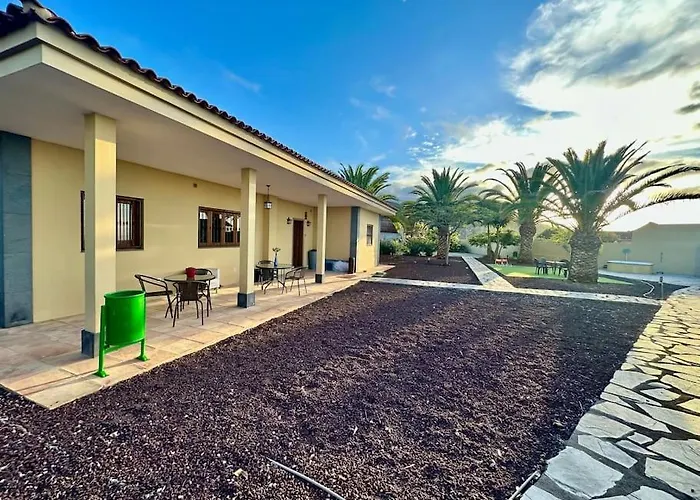 Jacuzzi Oasis: Space & Comfort * Icod De Los Vinos