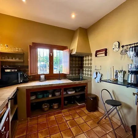 Holiday home Jacuzzi Oasis: Space & Comfort