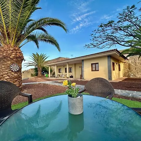 Jacuzzi Oasis: Space & Comfort Icod De Los Vinos